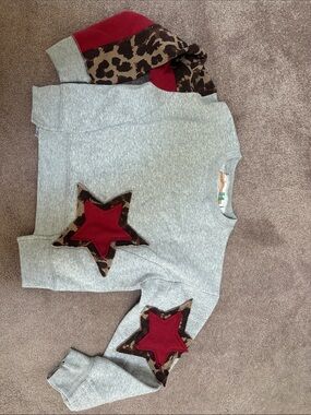 Vintage Havana Gray Sweatshirt with Red Star & Brown Leopard Accents